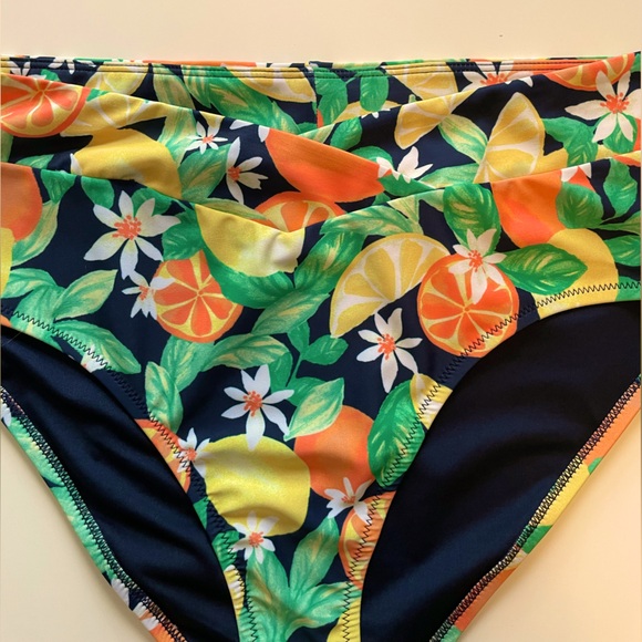 Citrus Fruit Pattern Swim Bottoms 🍋 🍊 - Picture 3 of 6